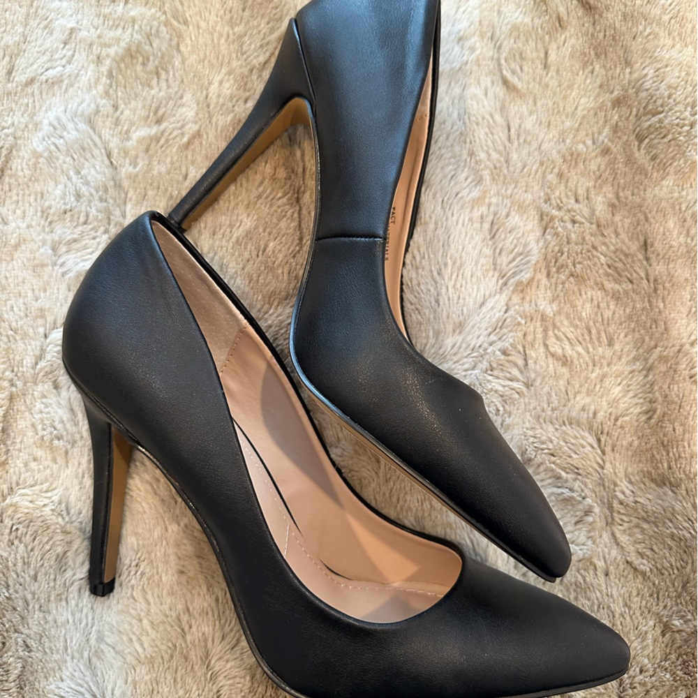 Black Pointed Heel